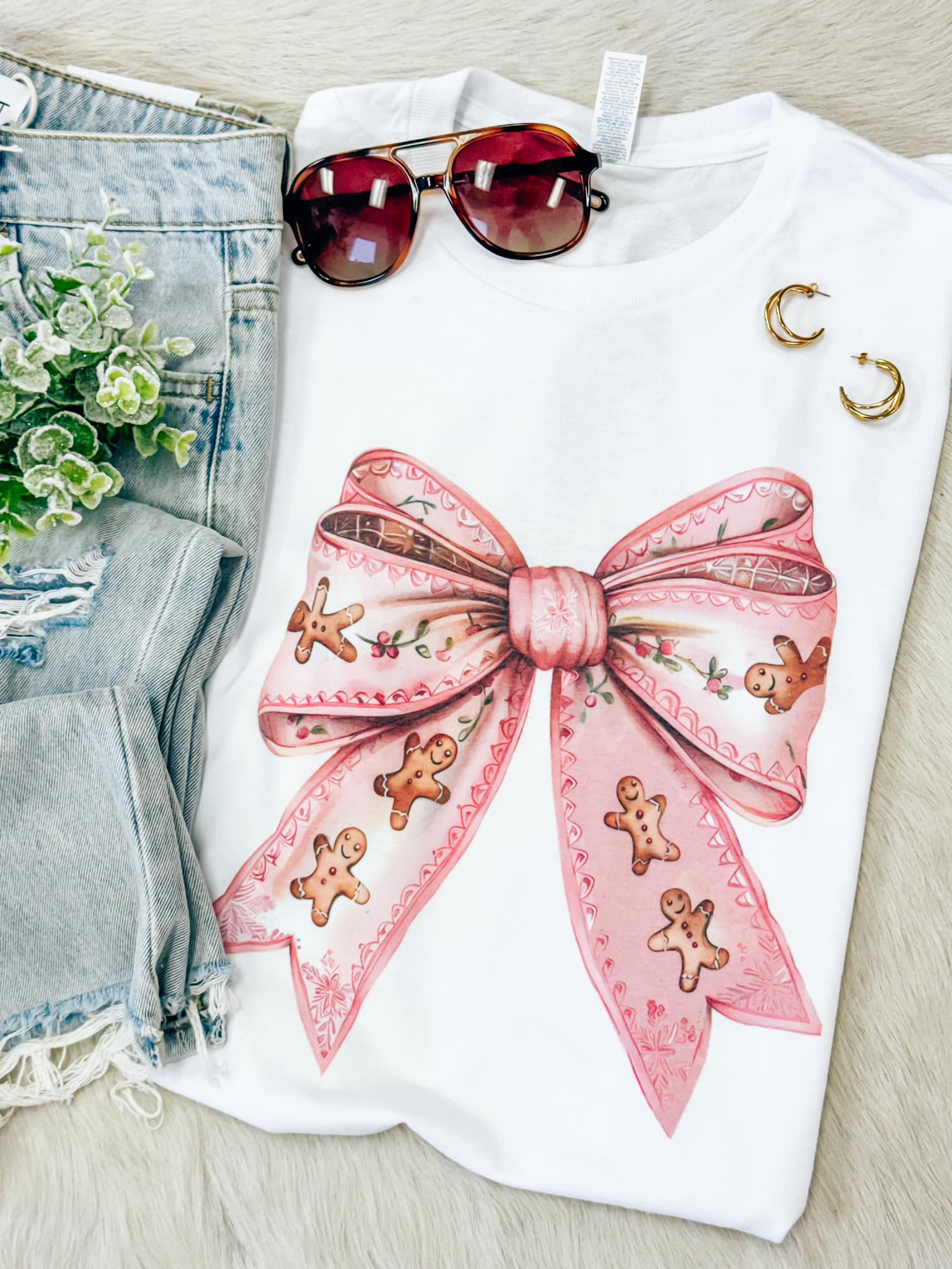 Delicious - A Gingerbread & Bows Graphic Tee