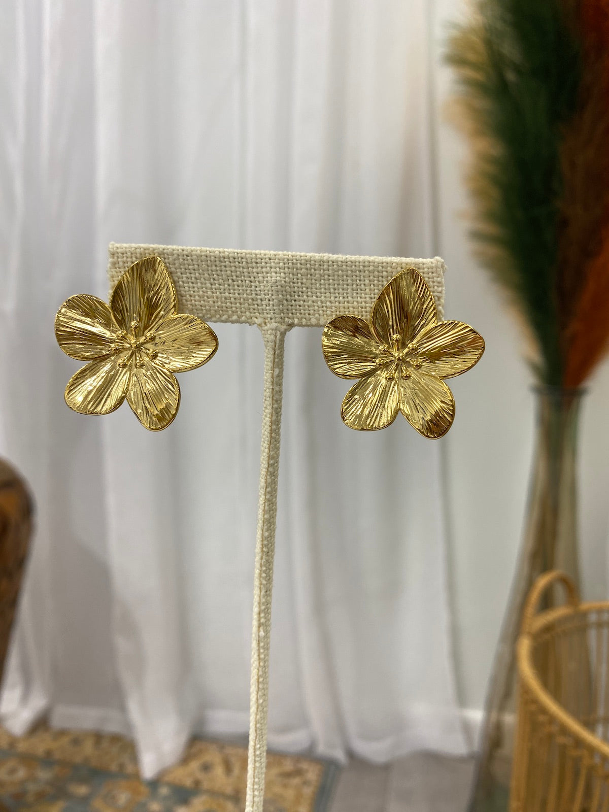 Virginia - The "Virginia" Earring - A Pair of Flower Blossom Earrings