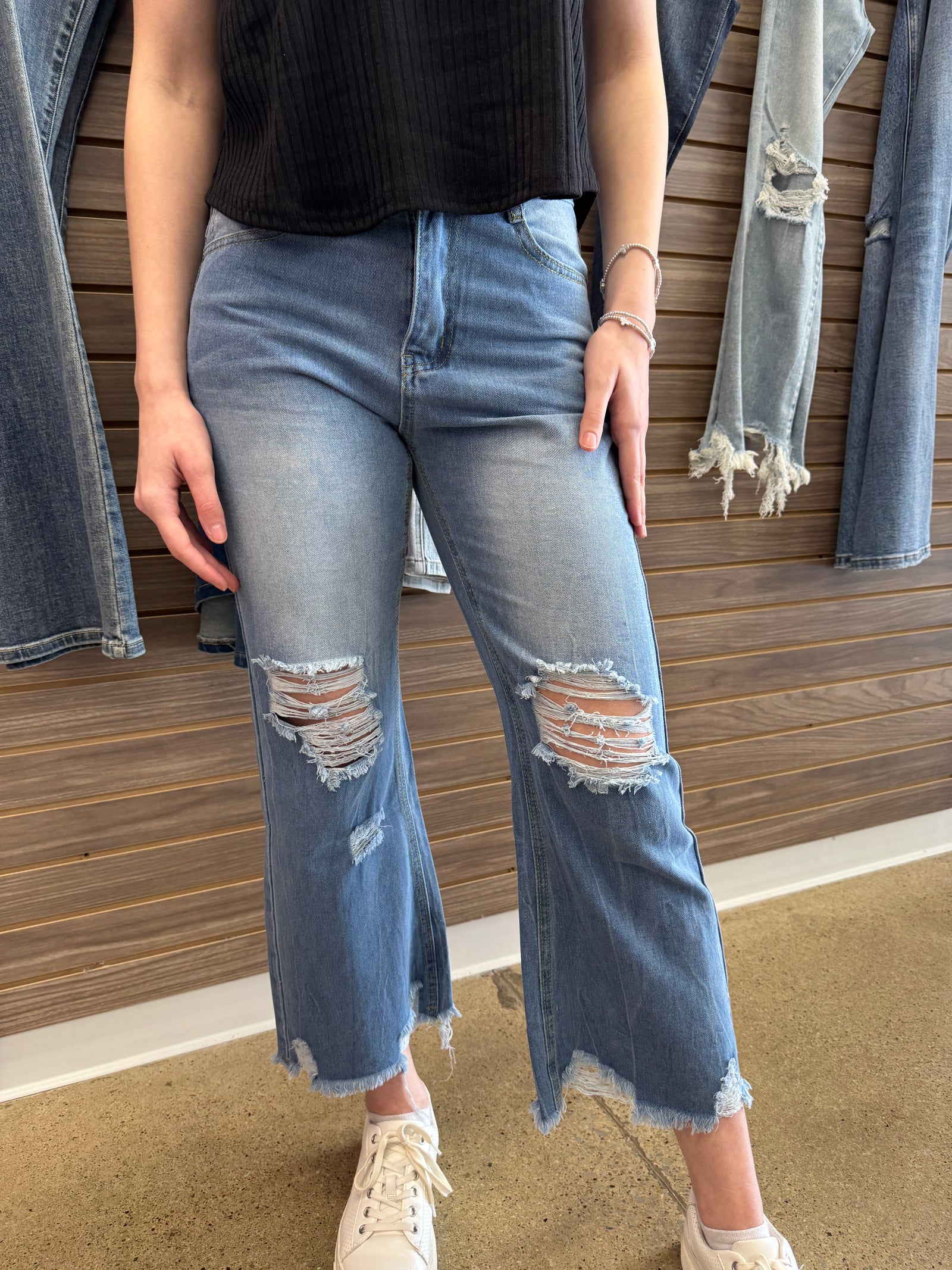 Long Summer Days - Distressed Raw Hem jeans with pockets