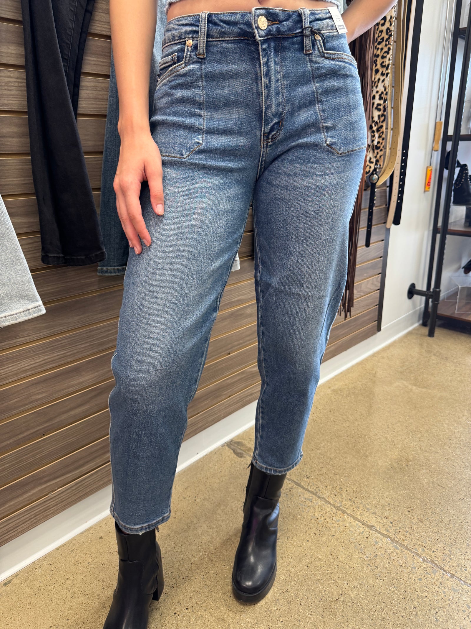 Lauri - A Pair of High Waisted Soft Barrel Stitch Thru Pocket Jeans