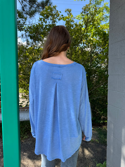 Olivia - A Top with Button Detailing Oversized Fit with Long Sleeves and Big Pockets