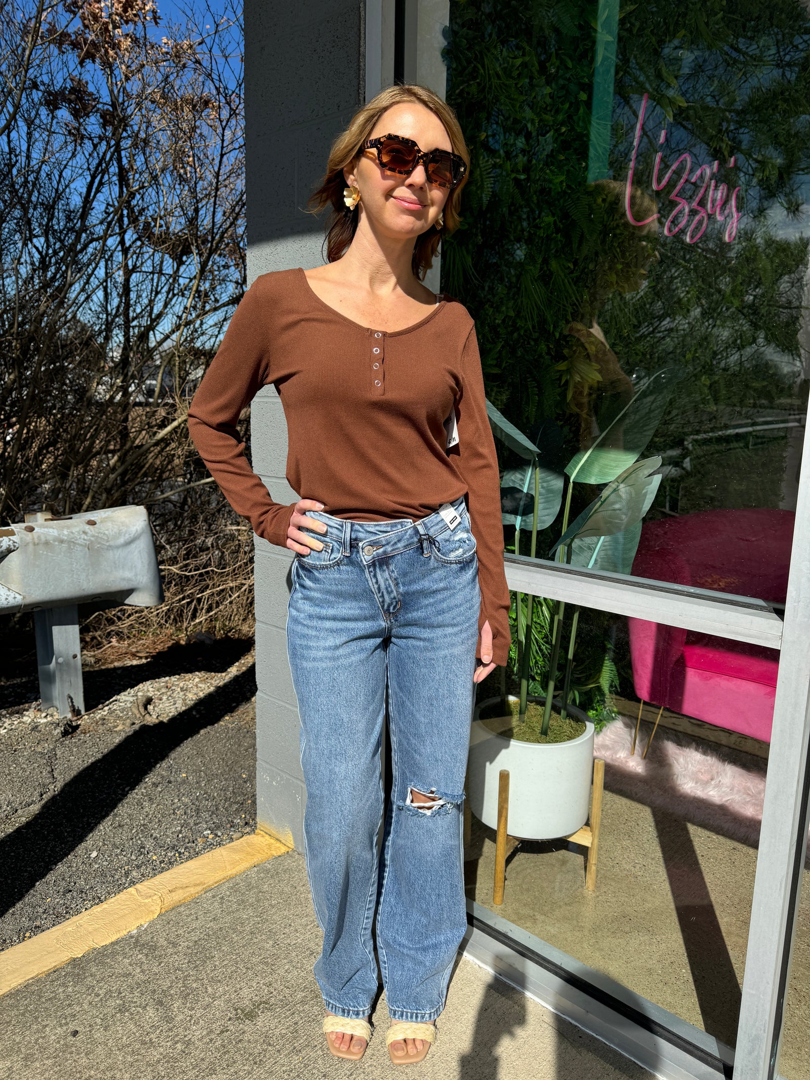 Gina - A Pair of High Waist Magic Criss Cross Destroy & Knee Rip Dad Jeans