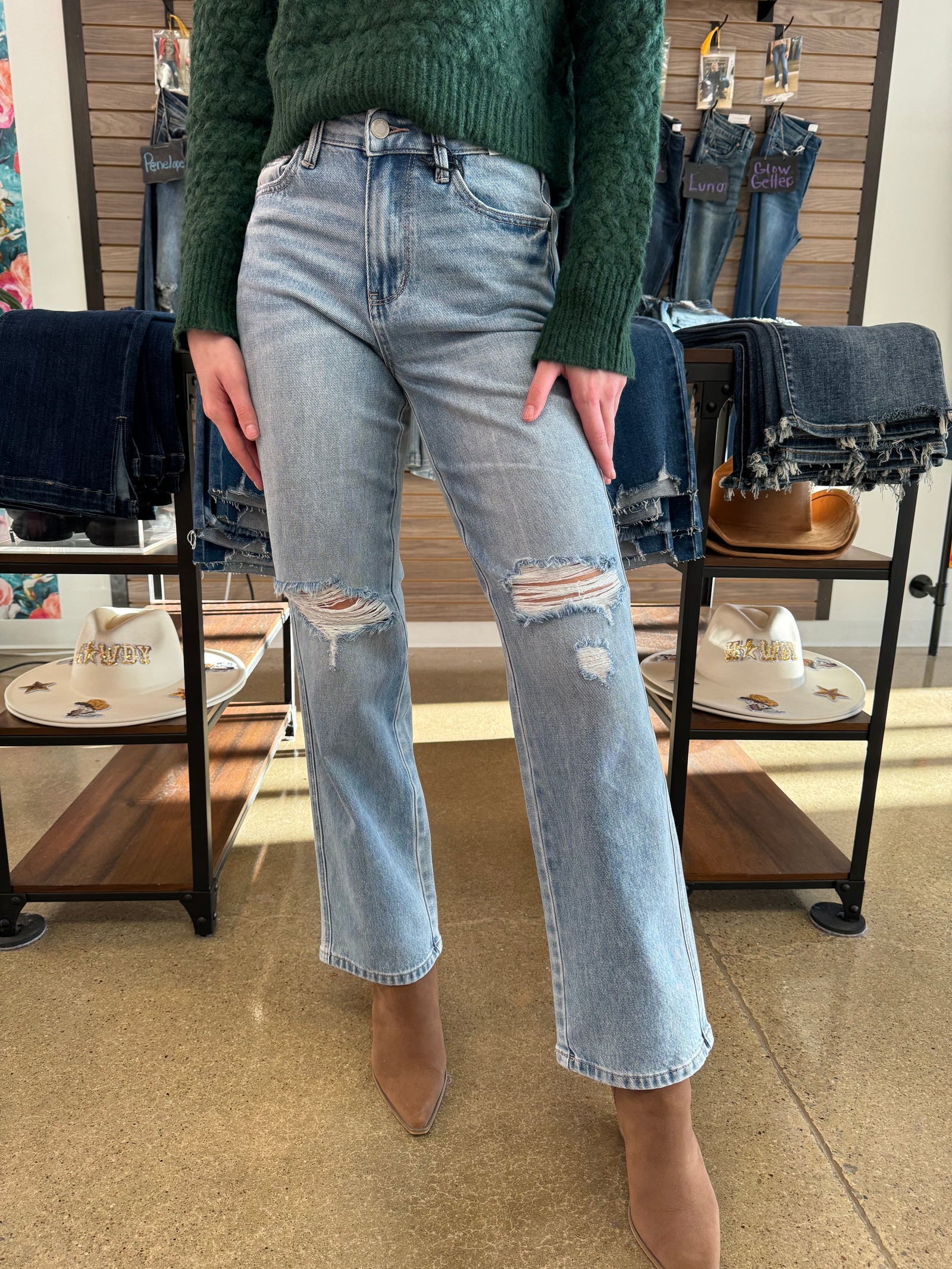 Waylon - A High Waisted Rigid Magic Destroy 90’s Straight Leg Jean