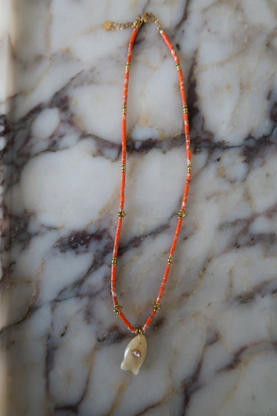 SLOANE NECKLACE - TAN FISH