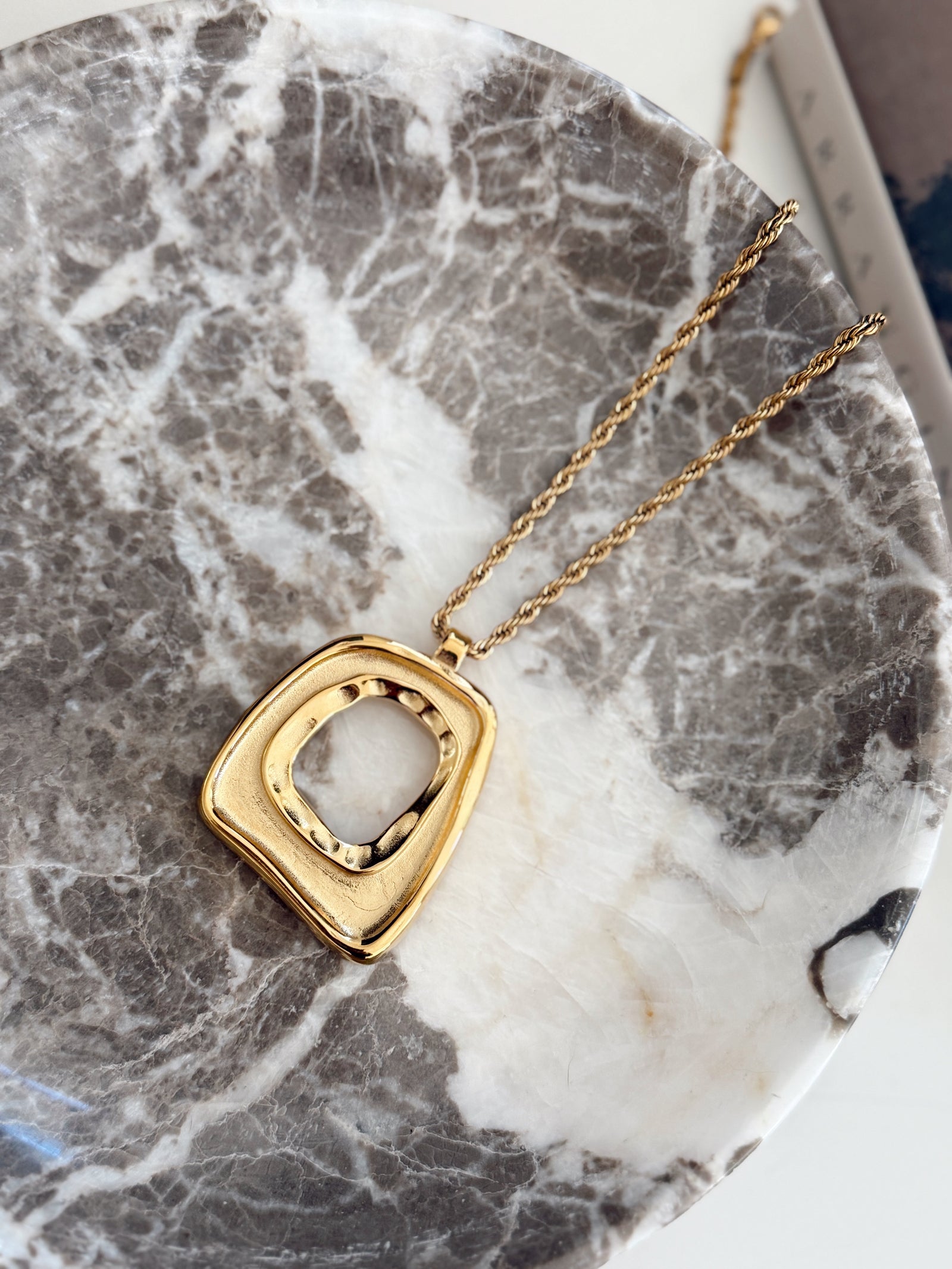 TAYLOR NECKLACE