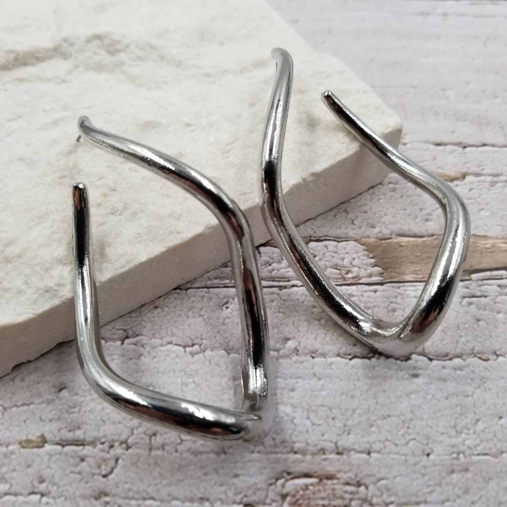 Twisted Line Earrings | Silver