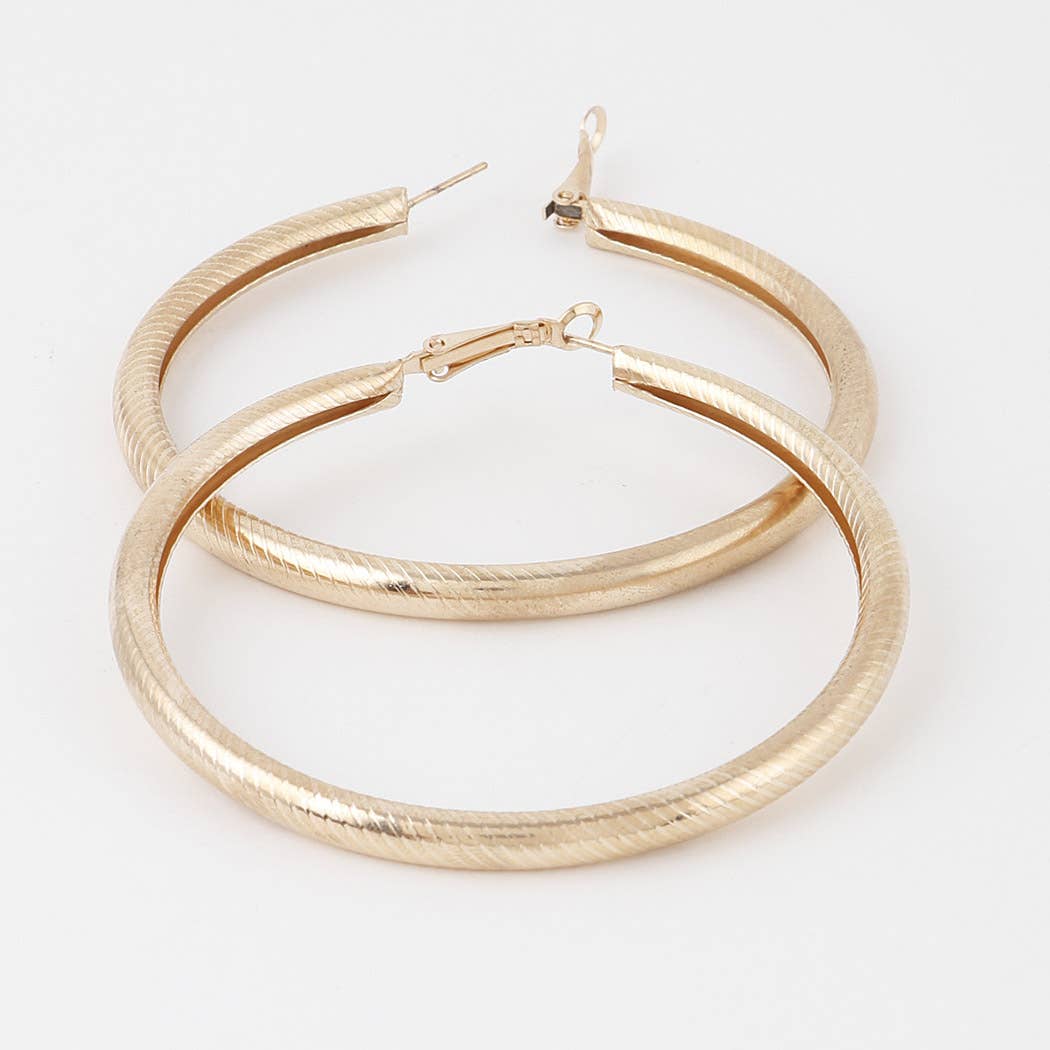 Wide Minimal Ribbed Hoop Earrings: GD